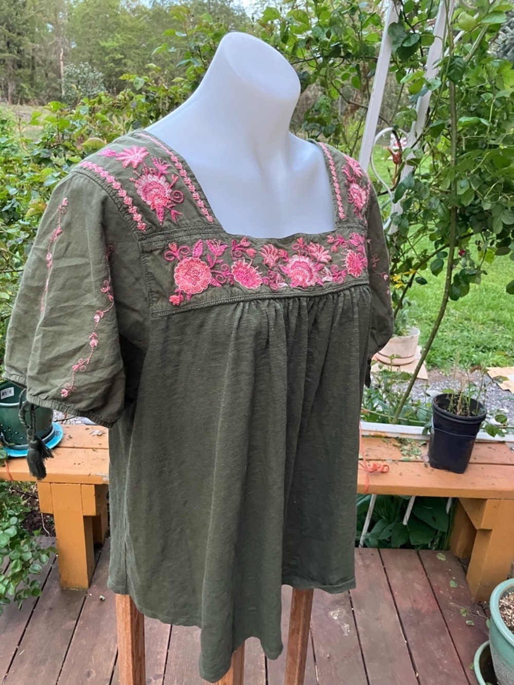 Embroidered boho shirt sleeve top M/L